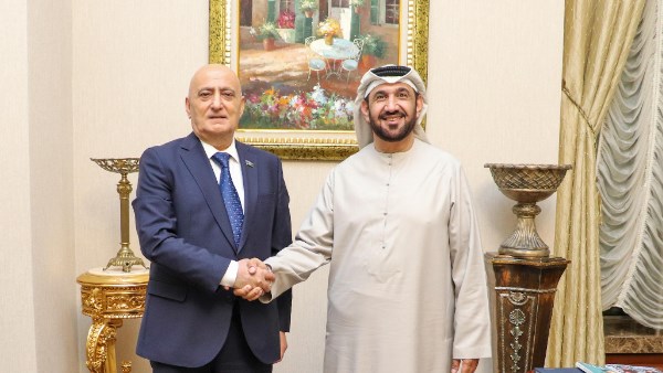 استقبال رسمي لرئيس البرلمان العربي فور وصوله جمهورية أذربيجان