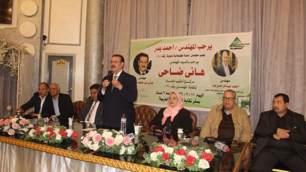 هاني ضاحي يلتقي مهندسي محافظة الغربية