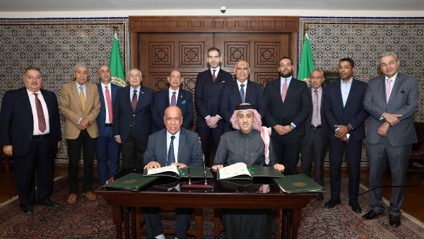 جانب من توقيع مذكرة التفاهم بين الجامعة والاتحاد 