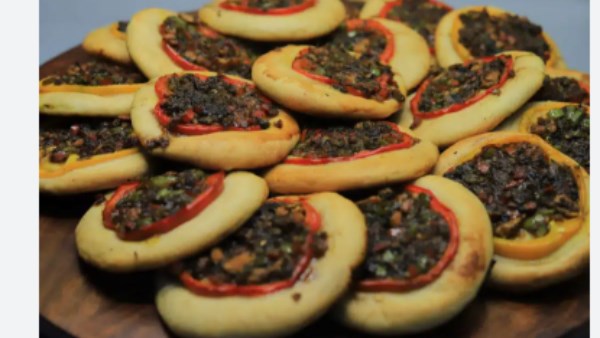 فطائر الدجاج بدبس الرمان