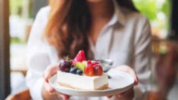 أفضل وقت لتناول الحلوى دون رفع سكر الدم.. تعرف عليه