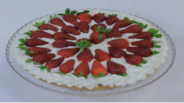 تورتة الكنافة بالفراولة 