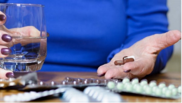 ؟ طبيب يوضح لمرضى الأمراض المزمنة