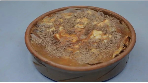 حلويات رمضان…طاجن أم علي بالكريمة والشوكولاتة