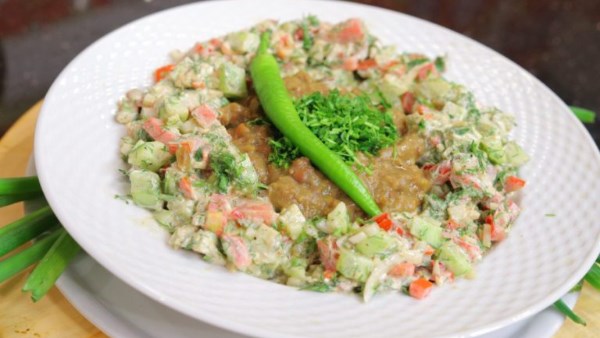 فول بالجبنة والسلطة 