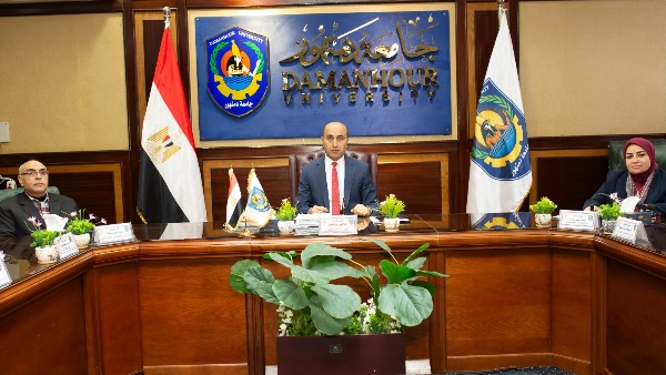 مجلس جامعة دمنهور يوافق على منح 17 درجة ماجستير و7 دكتوراه وعدد من الاتفاقيات مع ليبيا