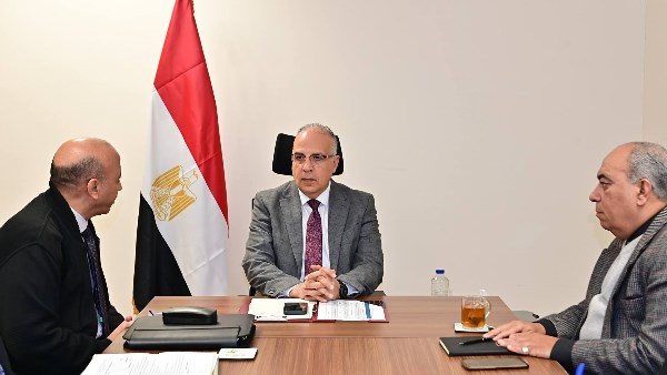 وزير الري يستعرض مقترحات تطوير "مركز التنبؤ بالفيضان