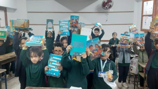 تسليم كتب الترم الثاني للطلاب 