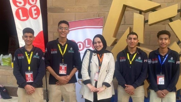 طلاب مدارس التكنولوجيا التطبيقية