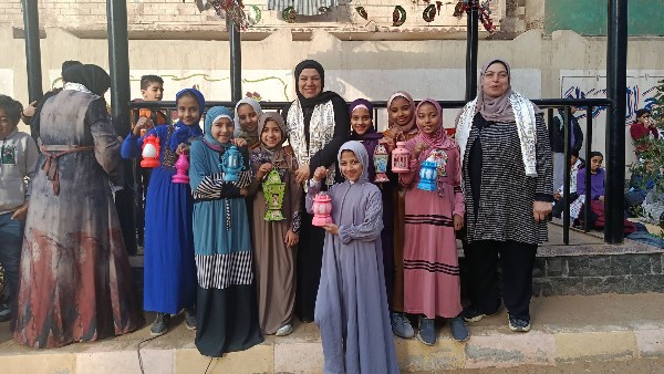 انتشار الفوانيس والزينة في المدارس