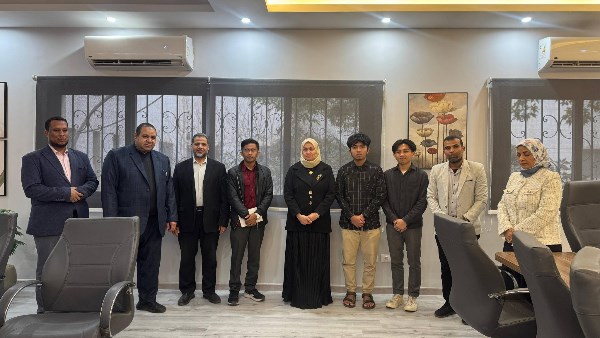 خلال استقبال أسرة شهيد العلم