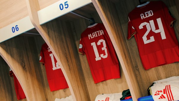 قمصان لاعبي الأهلي