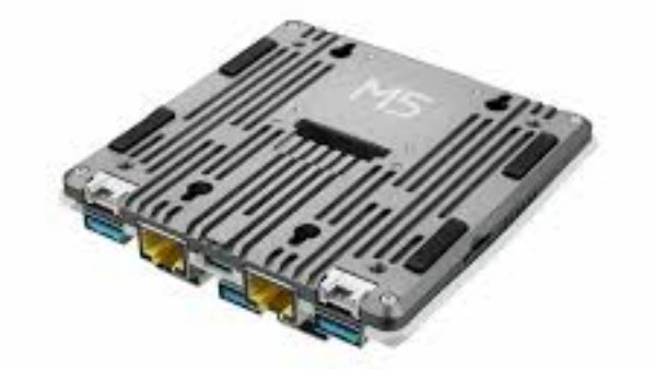 حاسوب يشعل الذكاء الاصطناعي دون إنترنت 