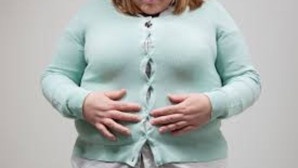 لماذا تزداد دهون البطن بعد الأربعين عند النساء؟ 