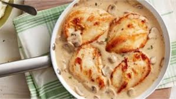 طريقة عمل دجاج بالكريمة والمشروم في 30 دقيقة 