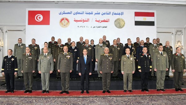 وزير الدفاع يلتقى نظيره التونسي لبحث التعاون العسكري المشترك