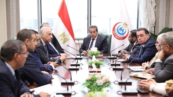 اجتماع وزير الصحة