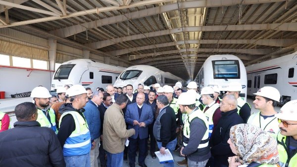 وزير النقل يتابع التقدم في أعمال تنفيذ الخط الأول من شبكة القطار الكهربائي السريع 