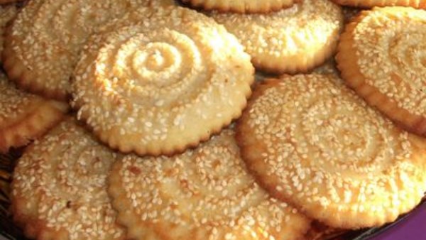 طريقة عمل بسكويت التمر بالقرفة بدون سكر