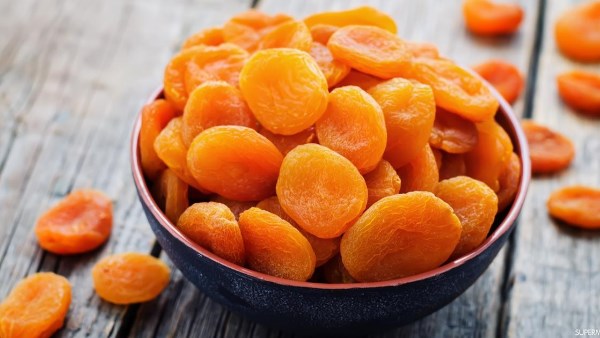 المشمش المجفف منجم من الفوائد لجسمك فى رمضان