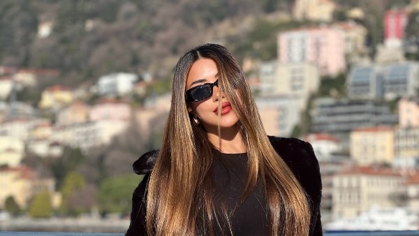 سارة سلامة تثير الجدل بإطلالة جريئة من رحلة بمدينة كومو الإيطالية