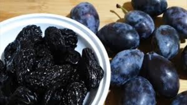 قبل رمضان.. ماذا يحدث لجسمك عند تناول القراصيا "البرقوق المجفف"؟