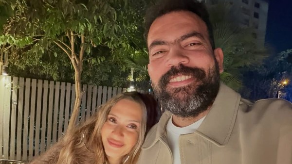 خالد عليش وزوجته