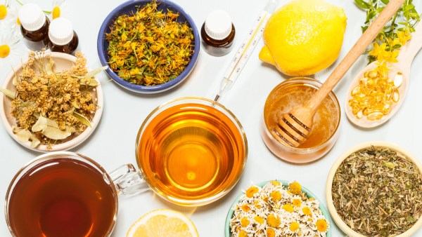 وصفات طبيعية لتخلص من التهاب الحلق الناتج عن نزلات البرد