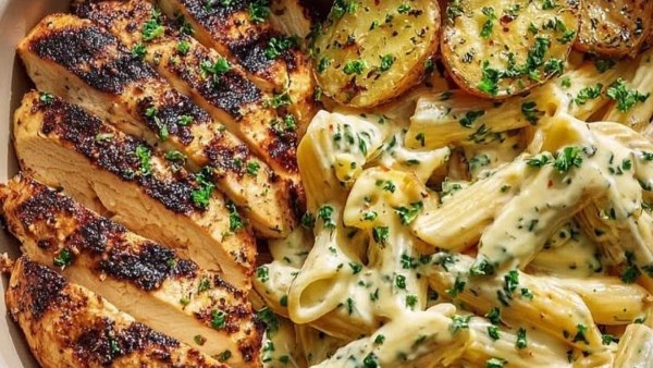 بنا وايت صوص بالدجاج المشوي مع بطاطس بالزبدة