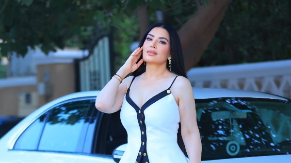 عبير صبرى تثير الجدل بـ شراب شيفون شفاف 