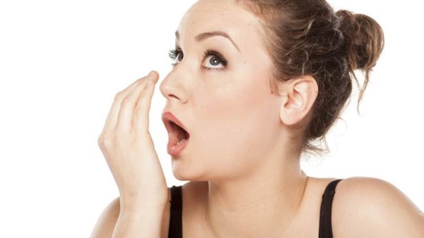 لماذا تزداد رائحة الفم الكريهة أثناء الصيام؟ وكيف تتجنبها؟