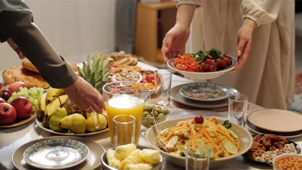  خبير تغذية يقدم ارشادات لعلاج التخمة و الانتفاخ بعد الصيام