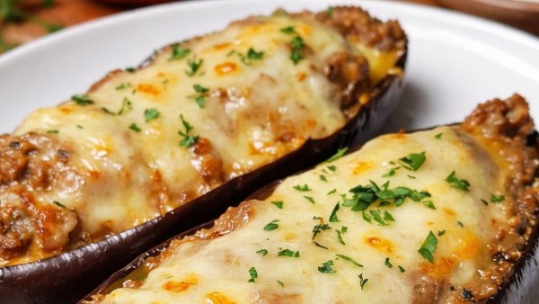 طريقة عمل باذنجان محشي باللحمة والجبنة فى الفرن