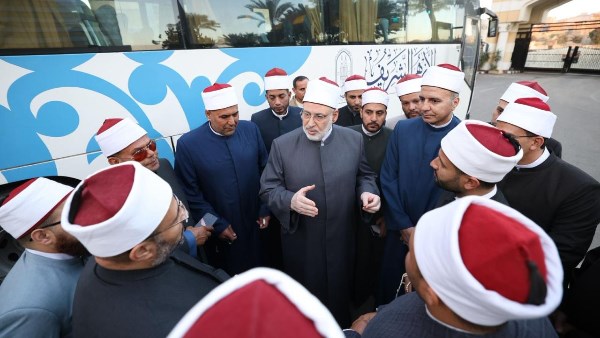 تضم 32 واعظًا.. مجمع البحوث الإسلامية يوفد قافلة دعوية موسعة إلى البحر الأحمر لترسيخ قيم الوسطية والاعتدال