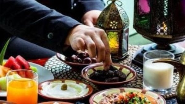 الصيام يربي في الإنسان فضيلة الشكر