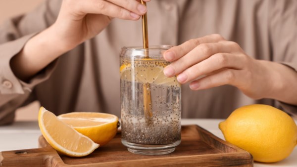 لماذا تُعد بذور الشيا خطيرة عند تناولها بهذه الطريقة؟