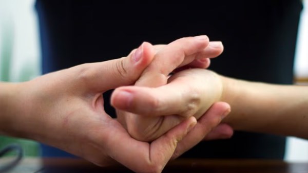 تأثير طرقة المفاصل والاصابع مع التقدم في العمر؟