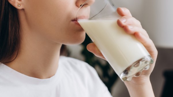 فوائد شرب كوب من الحليب بعد ممارسة التمارين