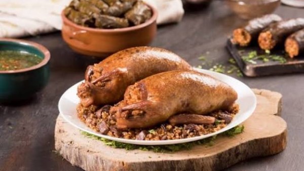 طريقة عمل حمام محشي بالفريك