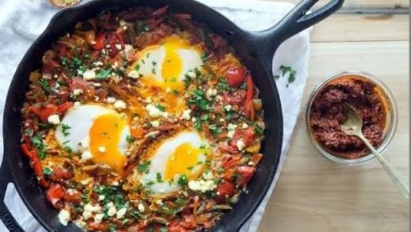 طريقة عمل شكشوكة البيض بالجبنة