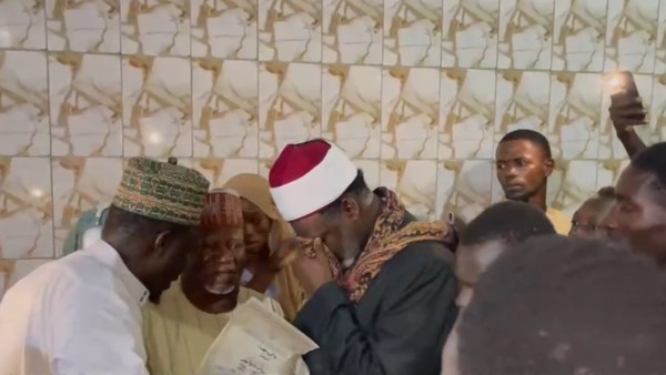 استقبالات شعبية للأئمة المتدربين بأكاديمية الأزهر العالمية لدى عودتهم إلى بلدانهم