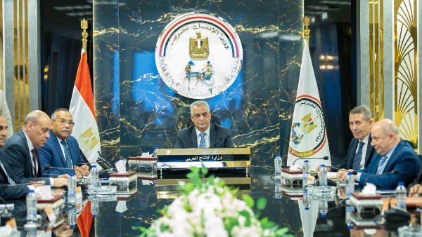 الدكتور مهندس صلاح سليمان جمبلاط وزير الدولة للإنتاج الحربي، 