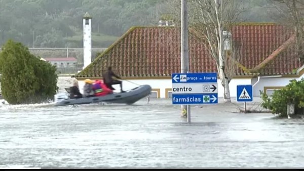 البرتغال تغرق في أسوأ فيضانات منذ عقود