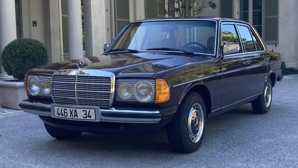 مرسيدس بنز 200 موديل 1981