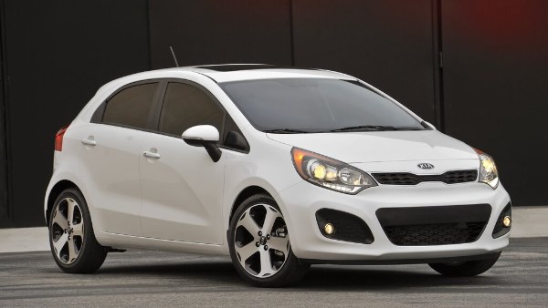 كيا ريو موديل 2012