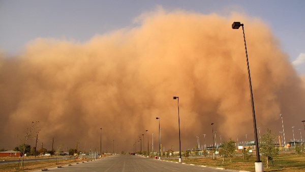 العاصفة الترابية