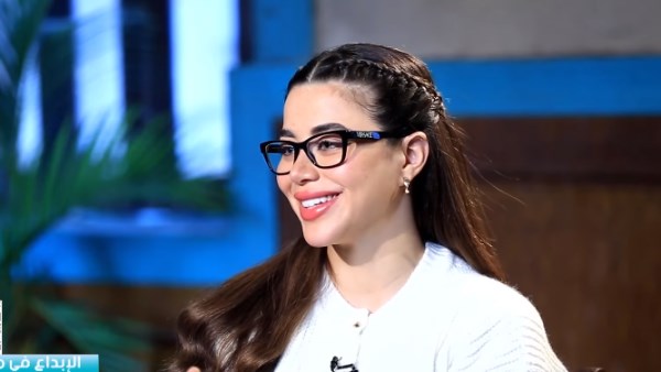 الفنانة يارا السكري