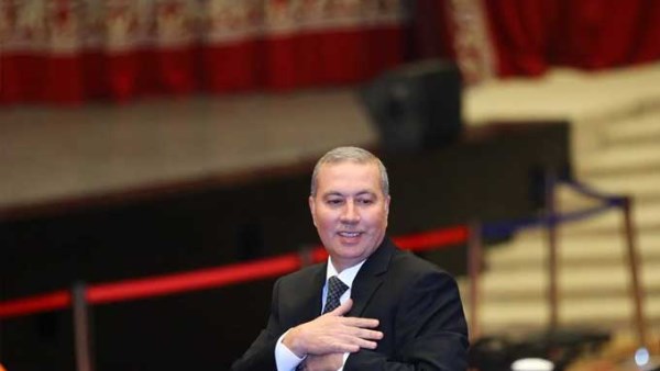 الأديب التونسي نزار شقرون 