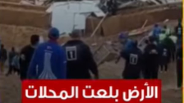 الأرض تبتلع المحلات فجأة.. انهيار مرعب بعمق 15 مترا في محطة وقود بالتجمع الخامس