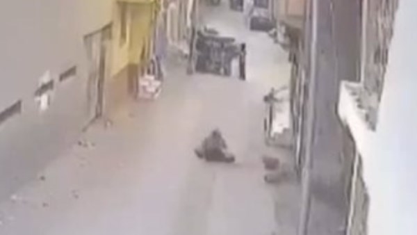 بعد إصابة طفلة بشرخ في الجمجمة بسبب إلقاء أنبوبة من شرفة بالغربية.. قانون العقوبات يوضح المسؤولية الجنائية